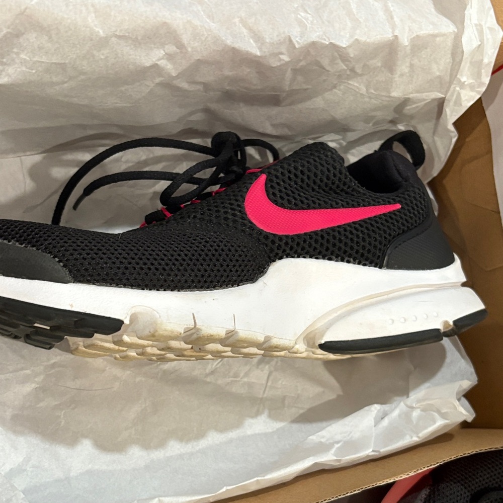 Nike Black and pink Sneakers